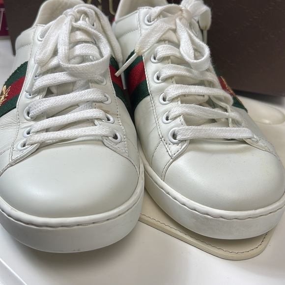 ‼️‼️‼️SOLD‼️‼️‼️Gucci Ace Sneaker with embroidered bee size 36 women sneaker - Picture 2 of 11